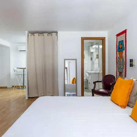 Apartment Romantic Refuge In Piazza Navona