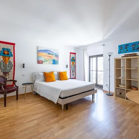 Apartment Romantic Refuge In Piazza Navona Rome