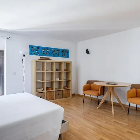 Apartment Romantic Refuge In Piazza Navona
